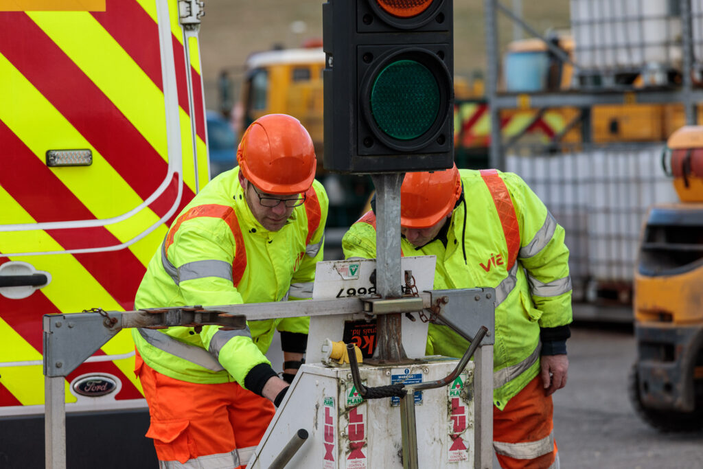 302.1 Installing, maintaining and removing temporary traffic management on rural and urban roads
